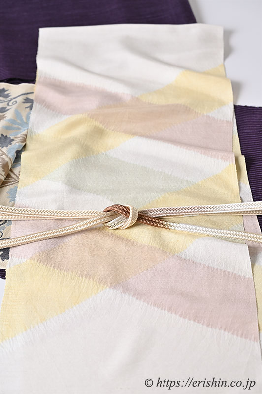 帯揚げ(絞り斜め縞/鳥の子色地に三色段) ※特別価格