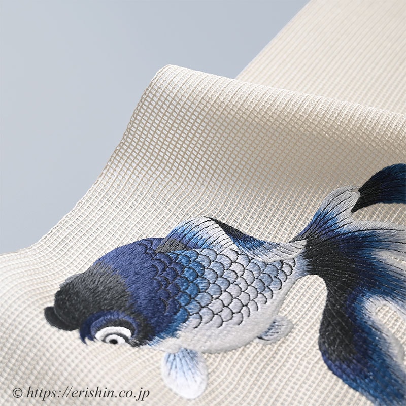 誉田屋源兵衛 刺繍九寸名古屋帯（金魚/淡い鳥の子色地に藍・小格子紗