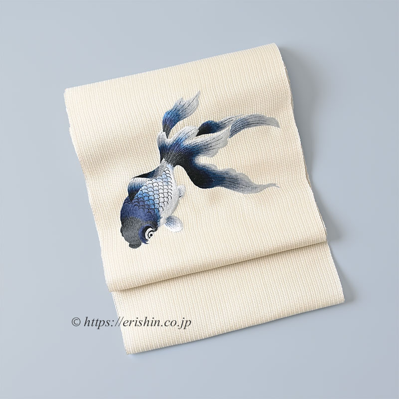 誉田屋源兵衛 刺繍九寸名古屋帯（金魚/淡い鳥の子色地に藍・小格子紗