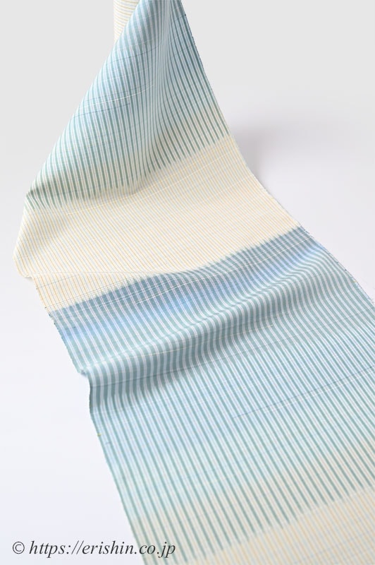 芝崎圭一 座繰紬(絣・多色暈し段/鳥の子色に薄花色のさざ波段)