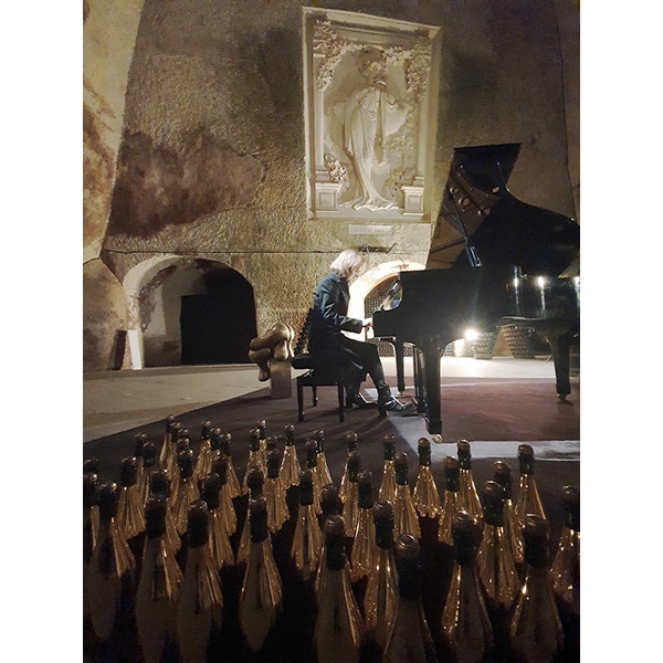 ⭐︎とも⭐︎ YOSHIKI シャンパン　1本　新品未開封 YOSHIKIシャンパンの値段や口コミを徹底解説！ワイン評判も