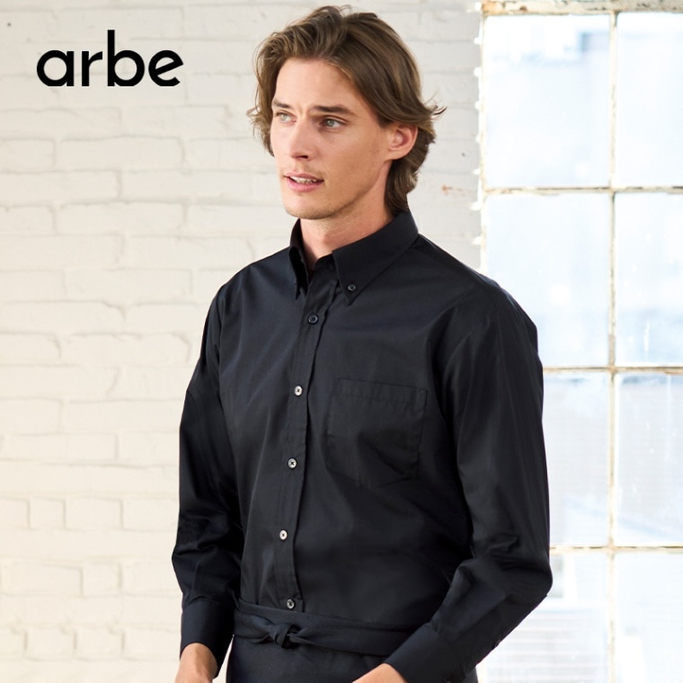 黒ボタンがアクセントのお手入れ簡単ボタンダウンシャツ。 EP7616