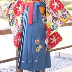 ジュニア女の子袴 マリンブルー 前のみ刺繍 モダン桜 中国製