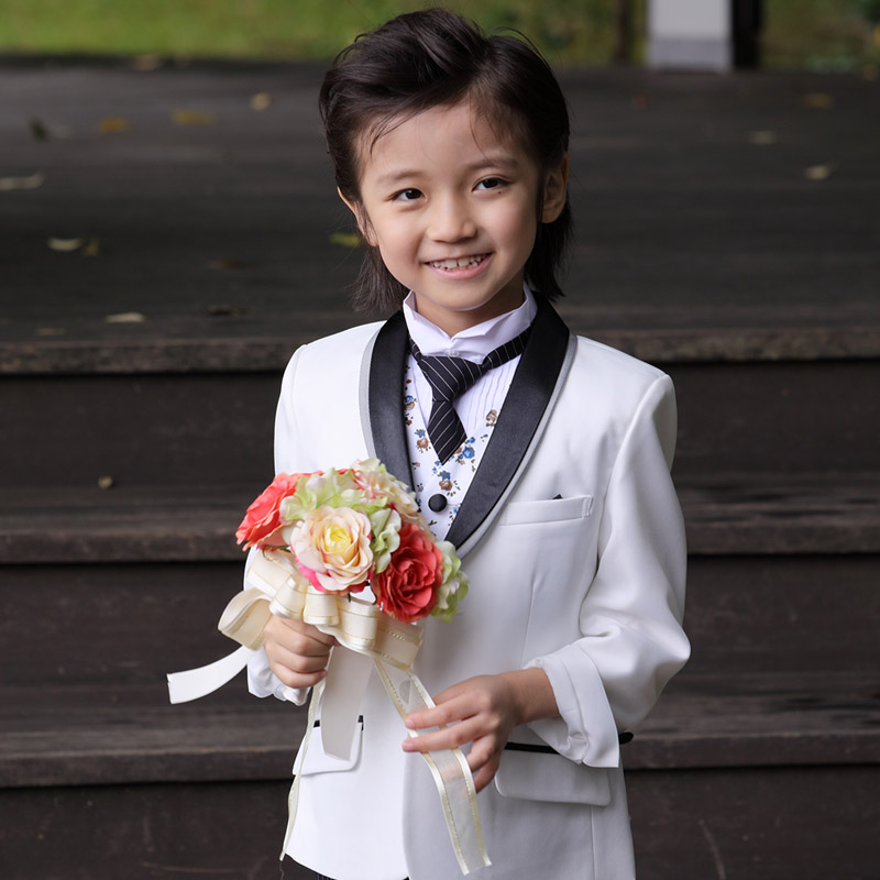 男の子礼服 オフ白・ボタニカル タイ・チーフ付 110cm サンプル品 中国製