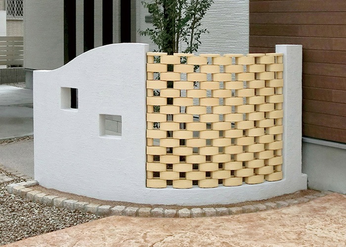 出産祝い Diy 緩衝ゴム1個付 屋外壁 30個セット単位 白土 セラミックスクリーン端部円柱b せっき質無釉ブロック エントランス アプローチ ブロック塀 光と影が織りなすブロック 外壁に間仕切りに程良い目隠し効果 レンガ International Moduling Com