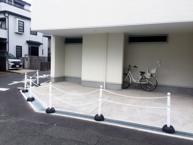 駐車場 ポール チェーン フェンス 駐車場ポール チェーンポール チェーンスタンド2段フック ホワイト