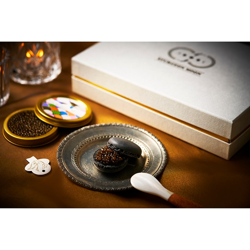 キャビアとブラックマカロンのギフトボックス