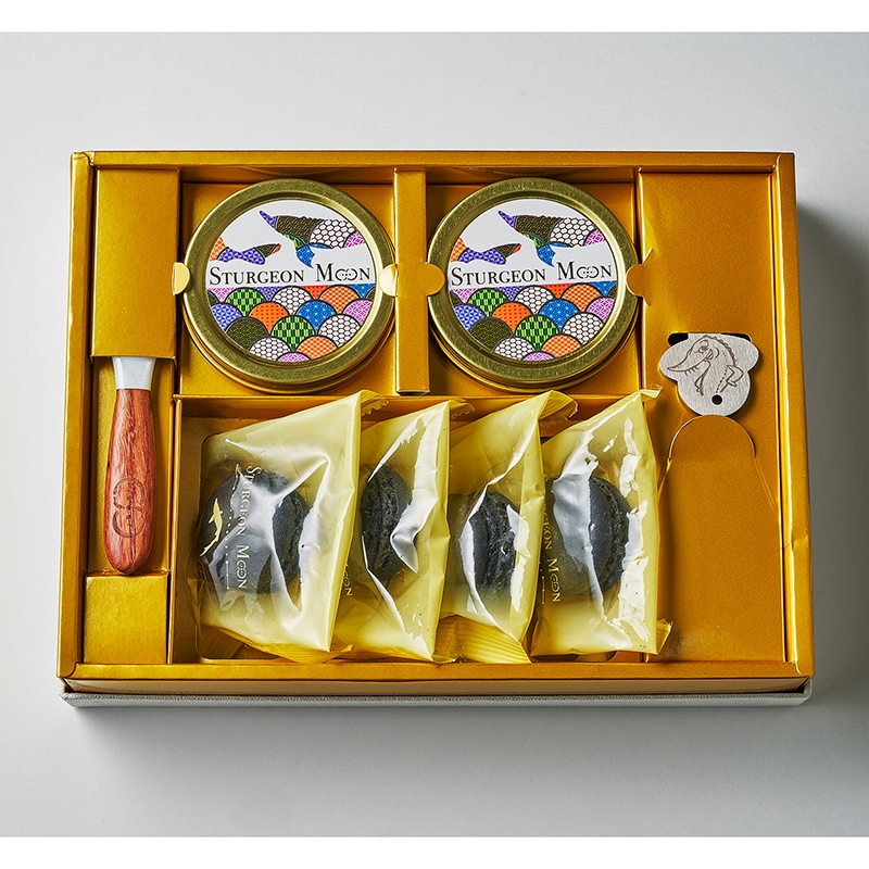 キャビアとブラックマカロンのギフトボックス