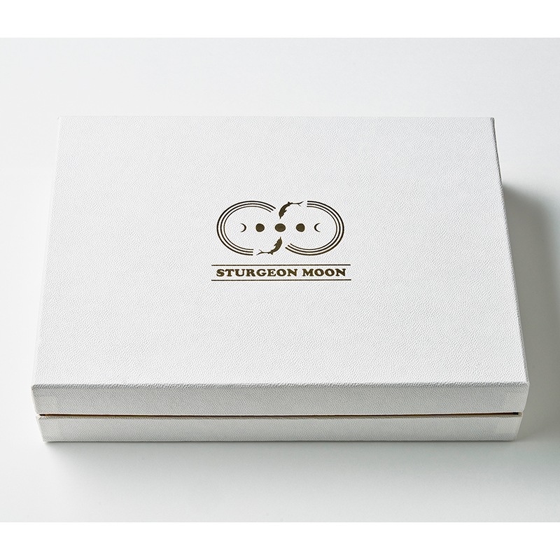 キャビアとブラックマカロンのギフトボックス