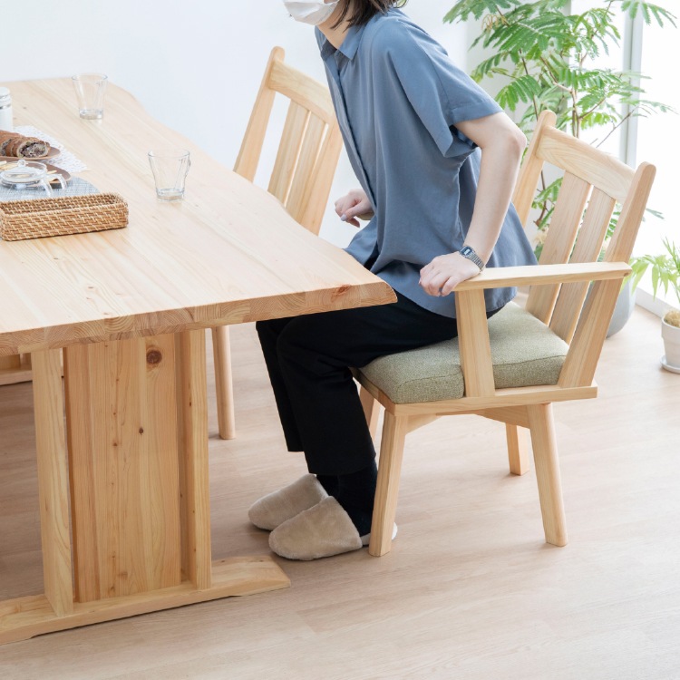 天然木アーム付き回転チェア ダイニングチェア 回転式 座面高43cm 奥行58cm アームチェア