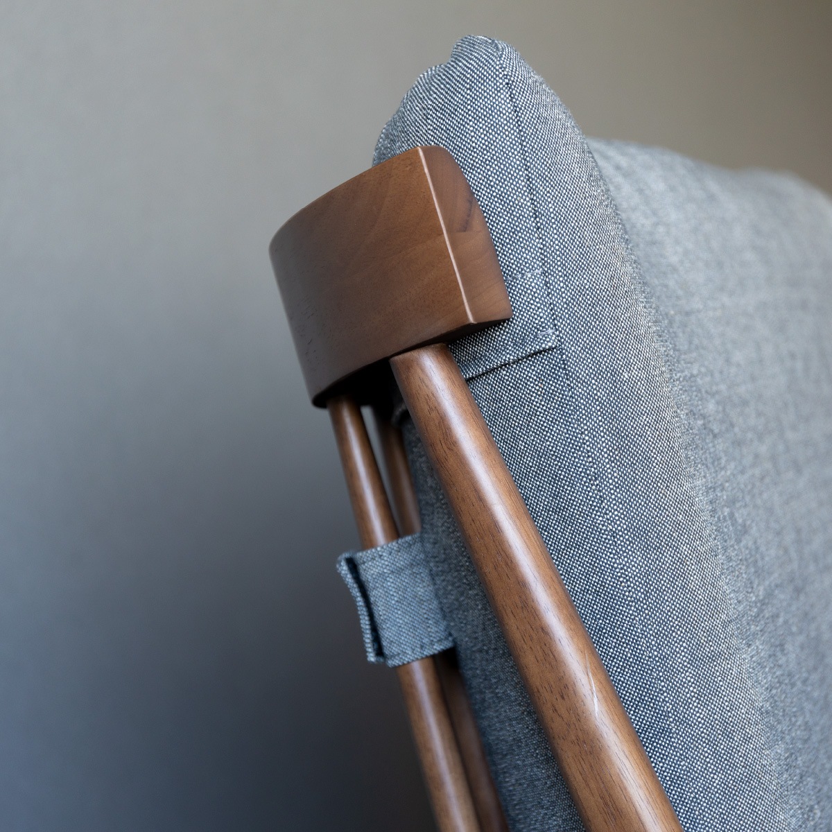 ［幅136］ 背付き ダイニングベンチ 和風 モダン 単品 ハイバック ファブリック ブラウン色