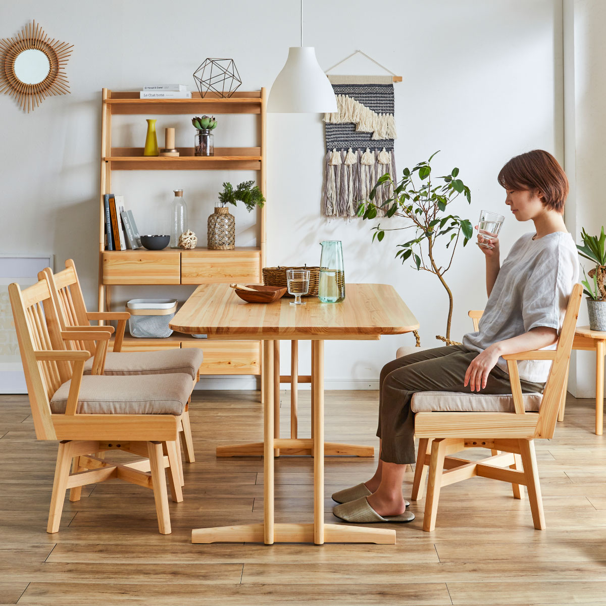 ［座面高さ44］ モイスト ｜ ヒノキ 肘付き 回転 ダイニングチェア