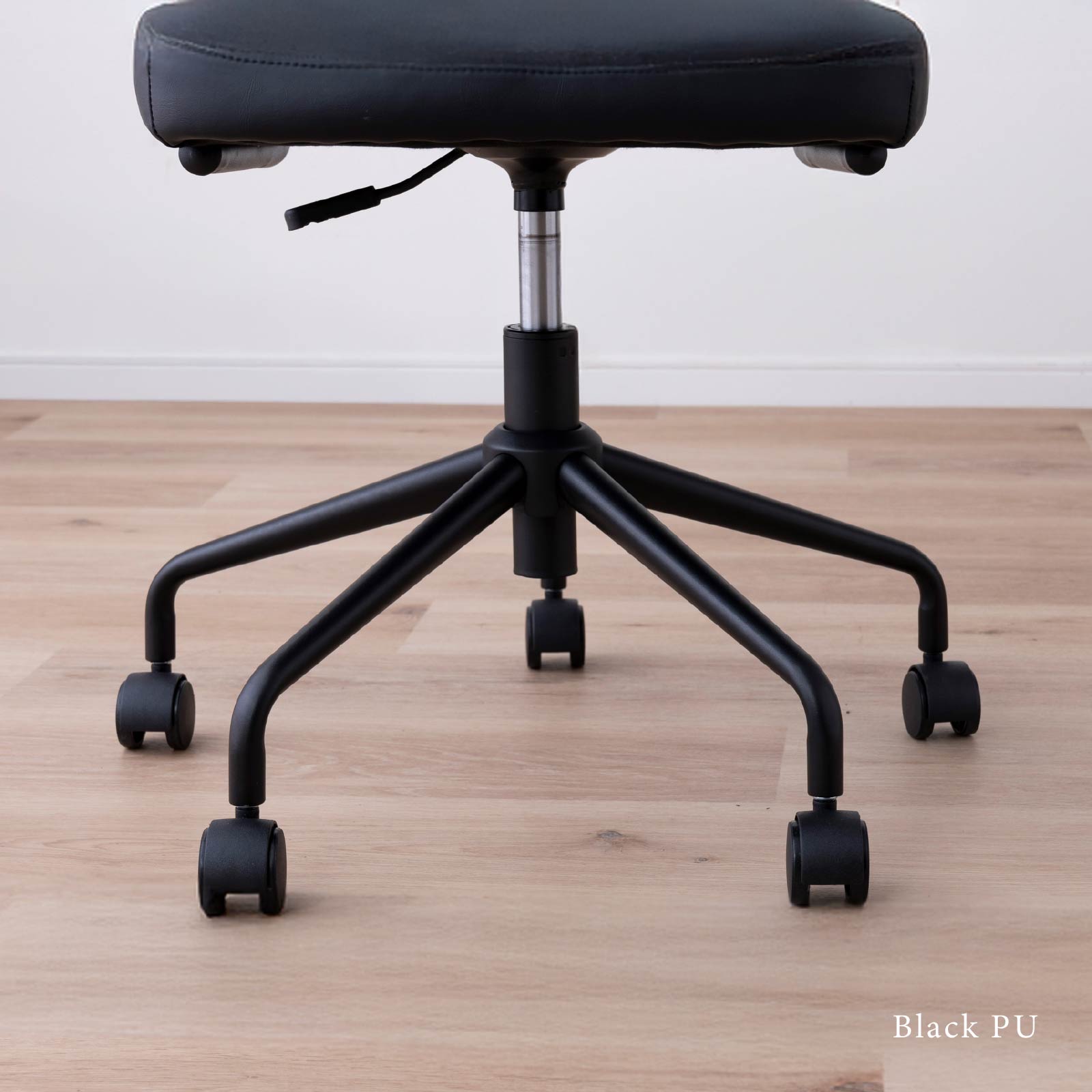 ［座面高さ44-50］ オービ ｜ 肘付き 回転 昇降 ラタン スチール キャスター デスクチェア