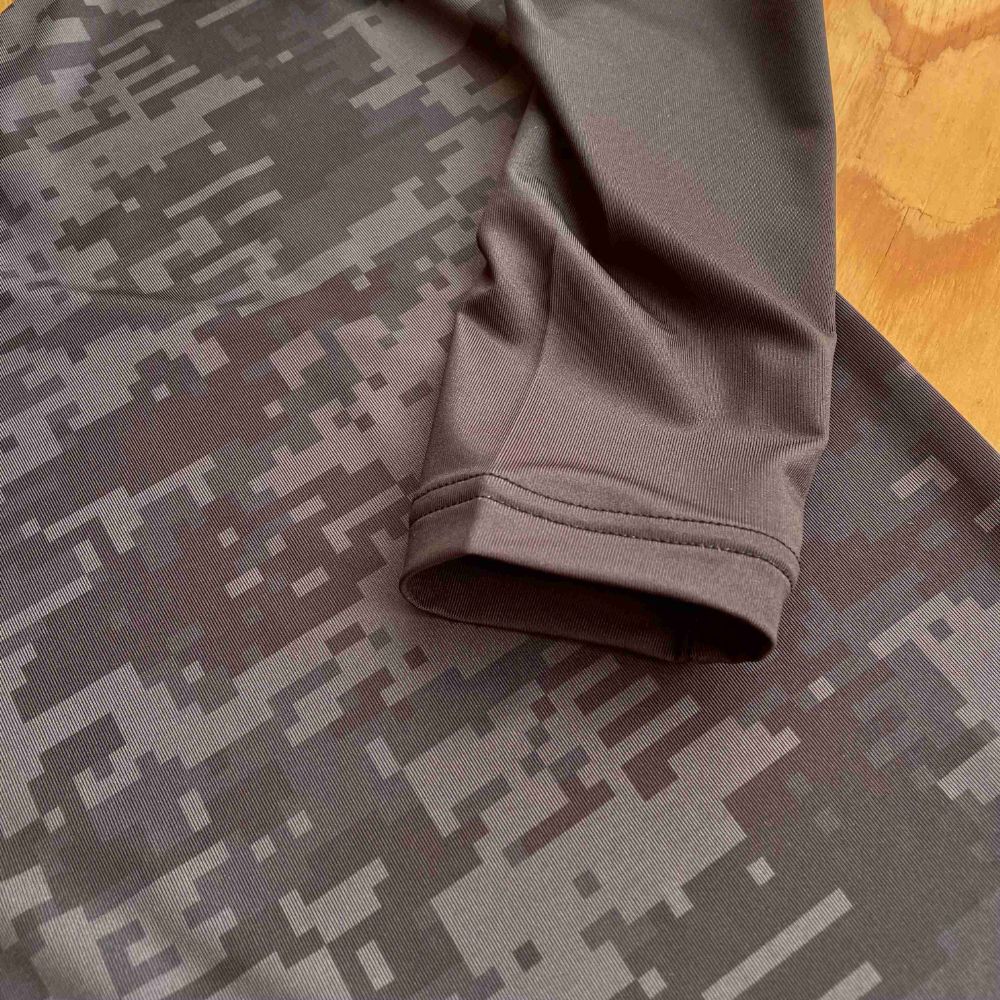 【番号入れ可】野球アンダーシャツ (長袖)  デジカモ柄 ブラック