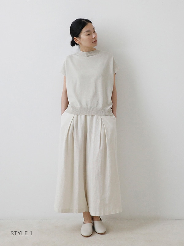 美品2024年製　evam eva【定価3.3万】　コットンベスト sumi 美品2024年製 evam eva【定価3.3万】 コットンベスト sumi