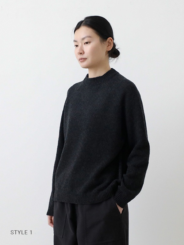 boucle yarn raglan pullover