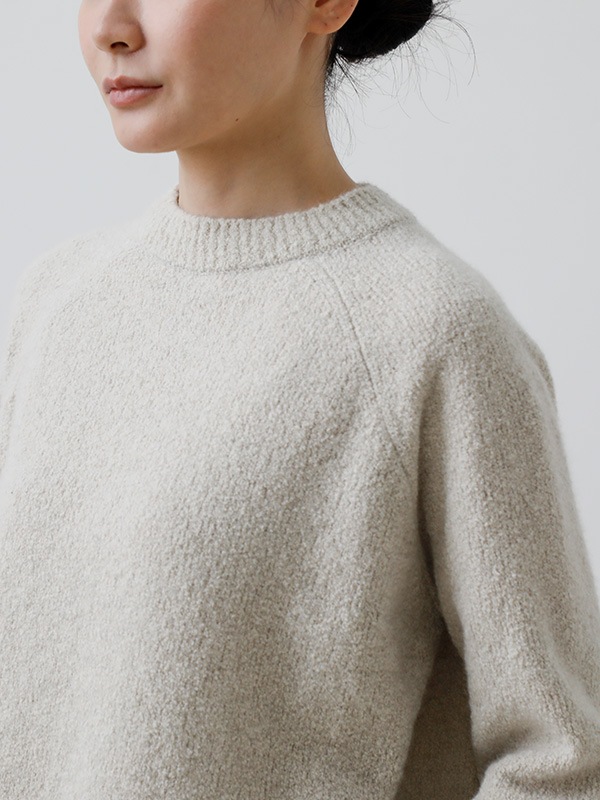 boucle yarn raglan pullover