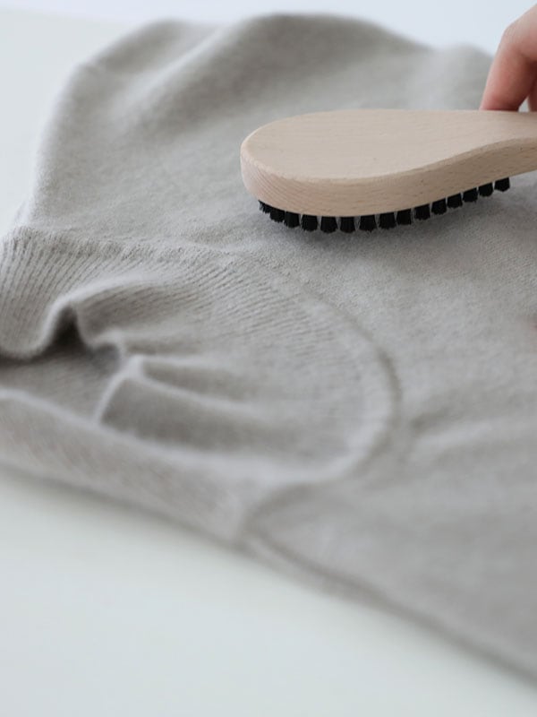 knit brush -for pilling removal