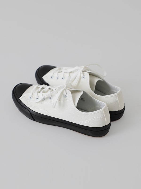 canvas sneaker