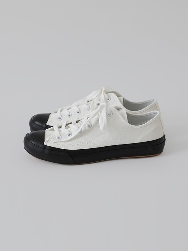 canvas sneaker