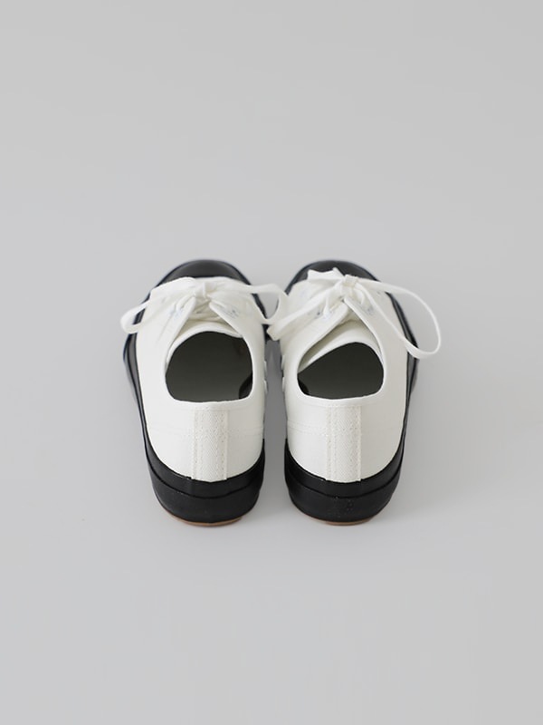 canvas sneaker
