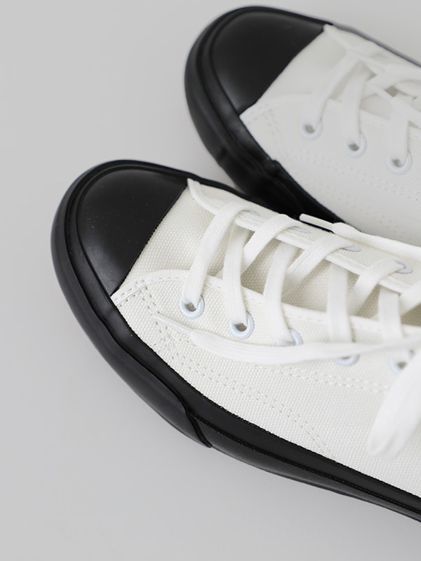 canvas sneaker