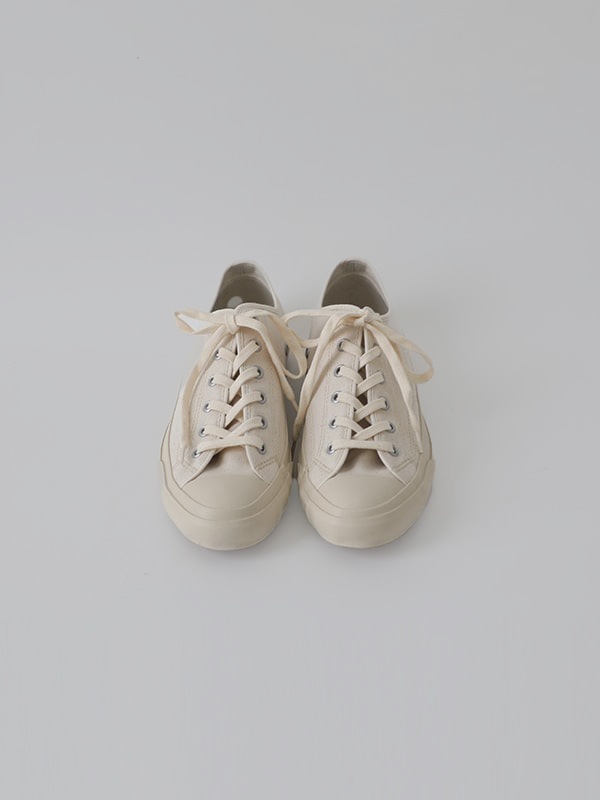 canvas sneaker