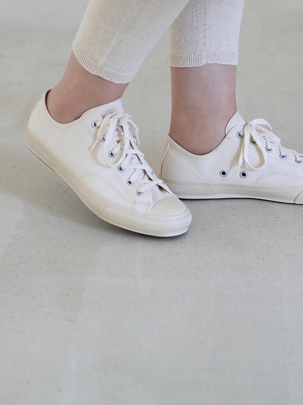 canvas sneaker