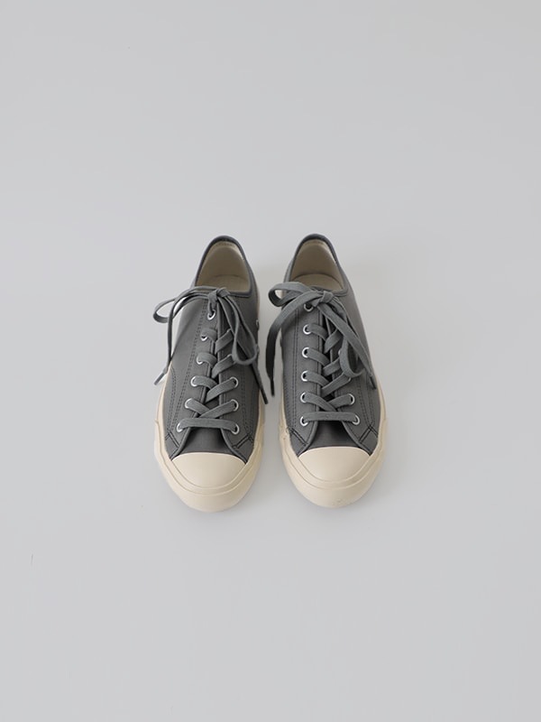 canvas sneaker
