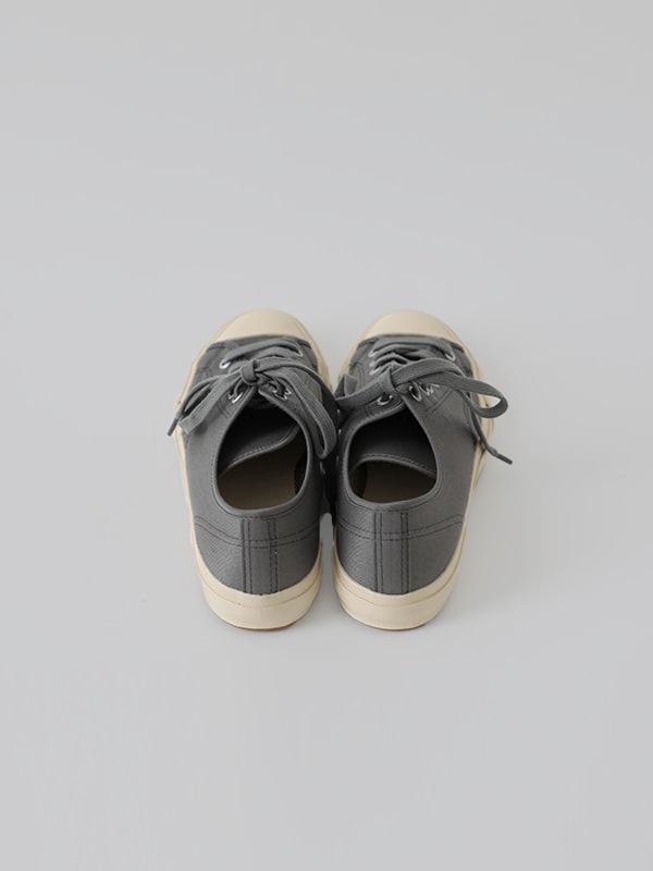 canvas sneaker
