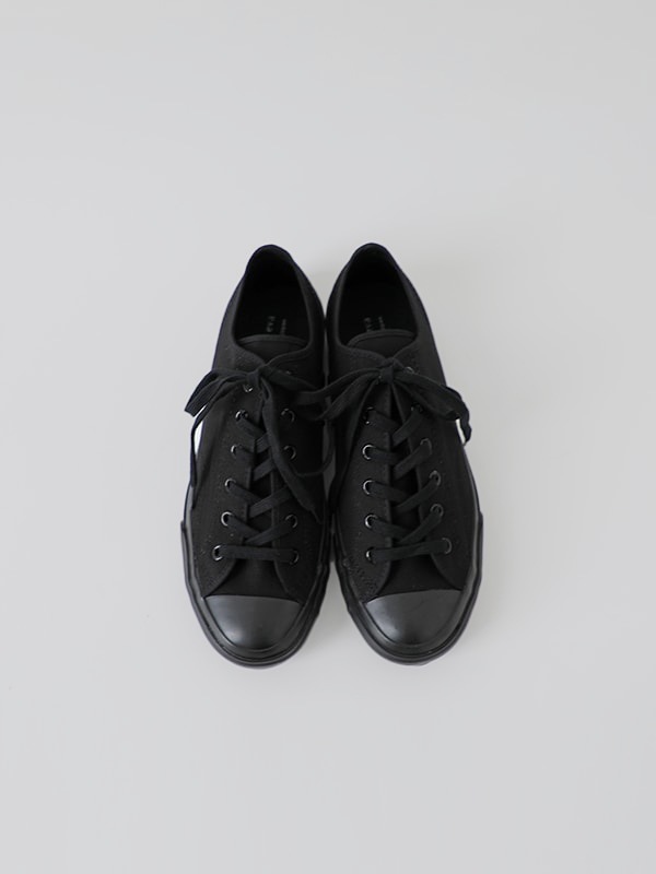 canvas sneaker