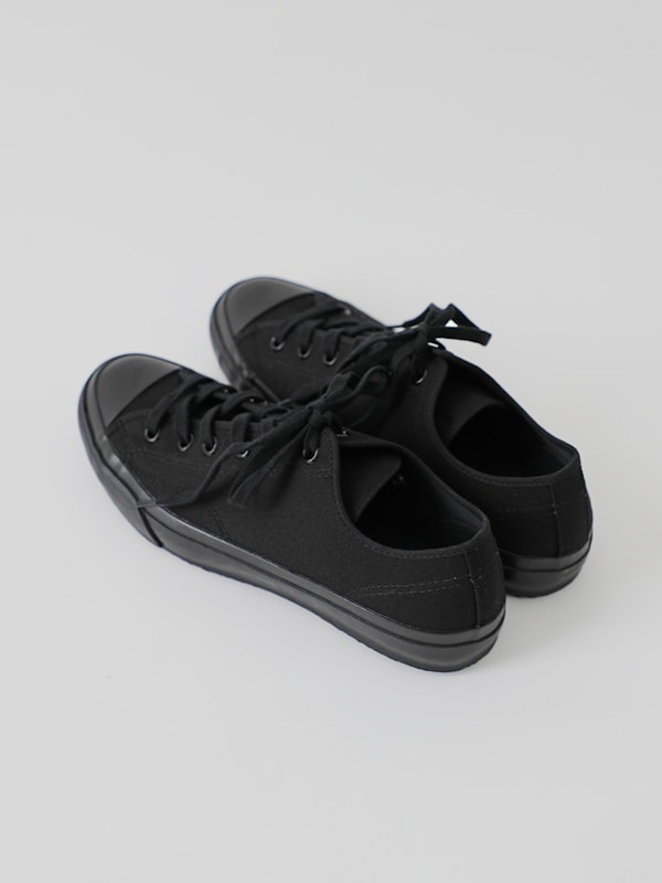 canvas sneaker