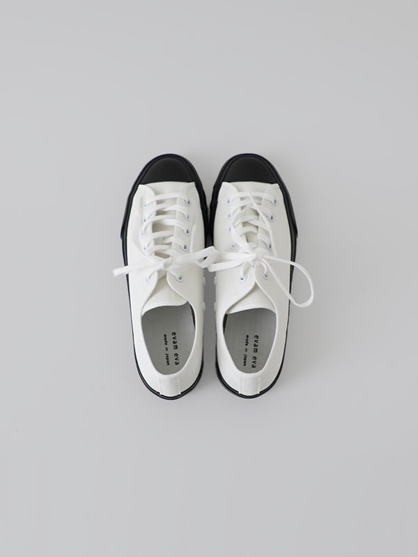 canvas sneaker
