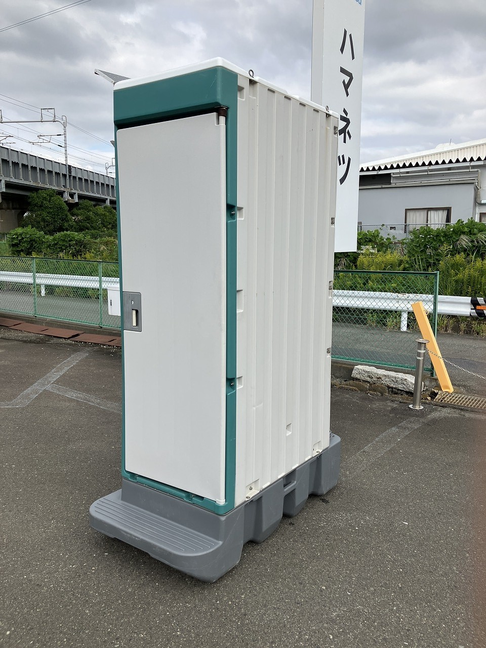 中古品】【埼玉県 引取り限定】仮設トイレ ポンプ式簡易水洗 汲み取り