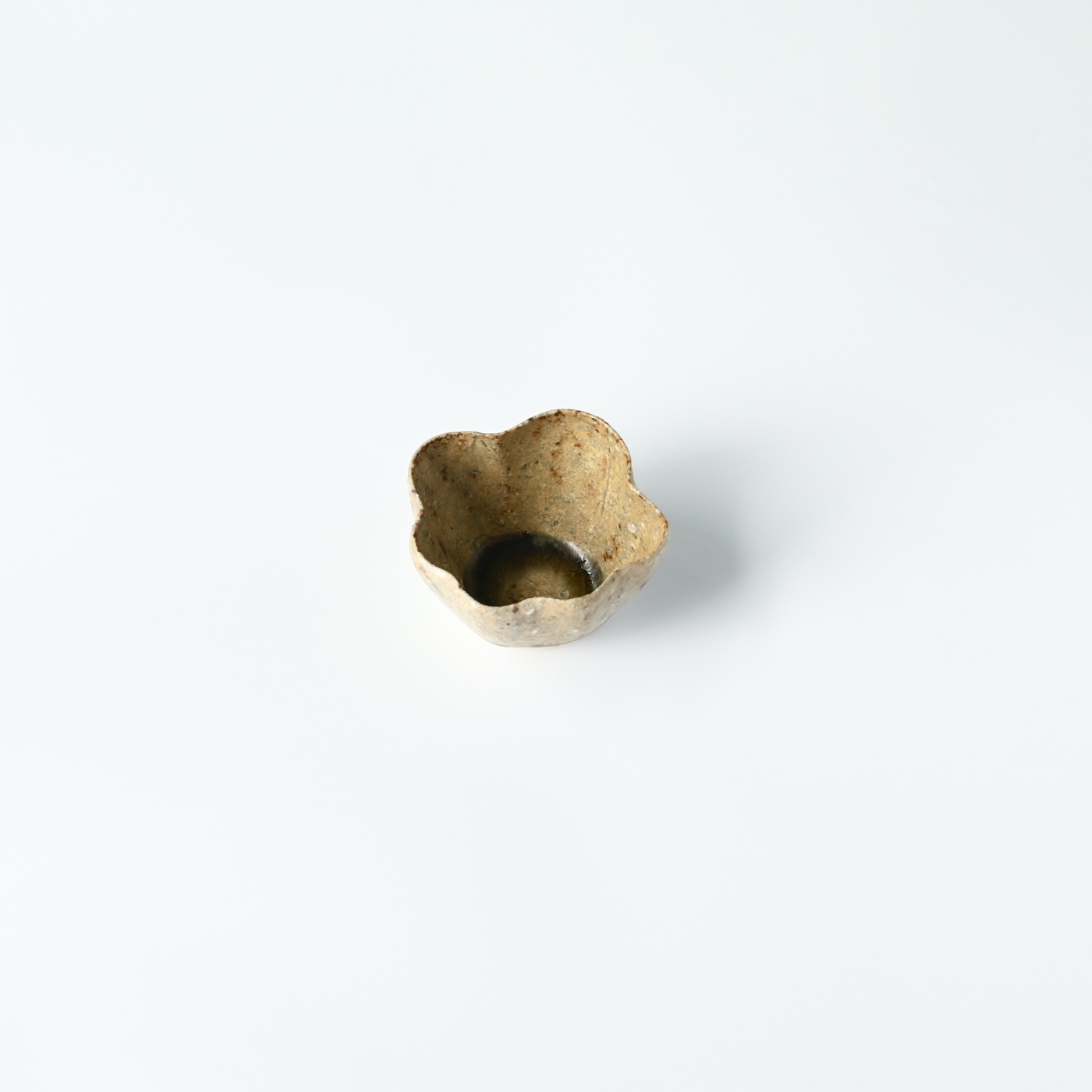 安達健 / 緑灰釉 六葉形豆鉢 | 作り手,安達健 | 和食器通販 eyl