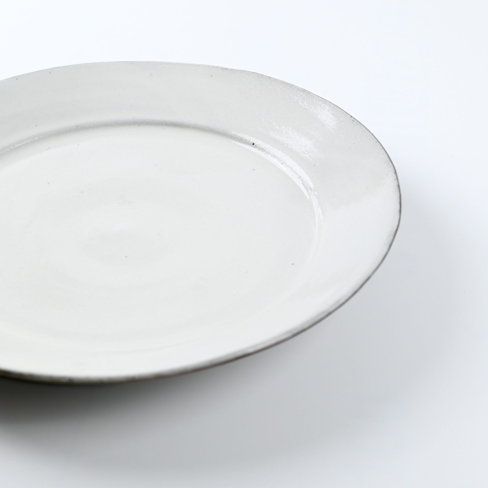髙橋春夫 / 粉引リム皿 | 作り手,髙橋春夫 | 和食器通販 eyl utsuwa