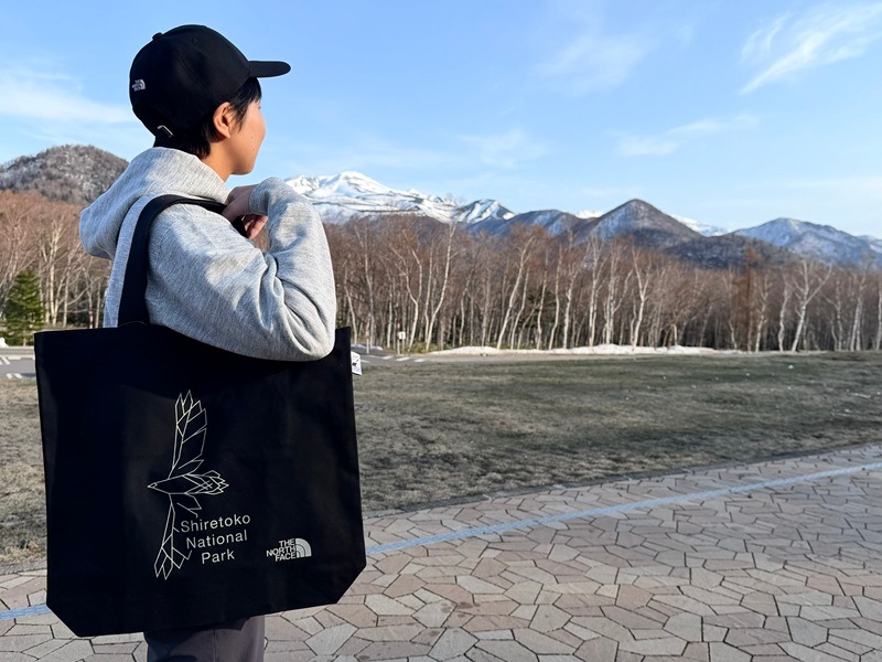 THE NORTH FACE /�������������������������������������� SHIRETOKO NATURE FOUNDATION / ����Komnupuri Tote Eagle-design