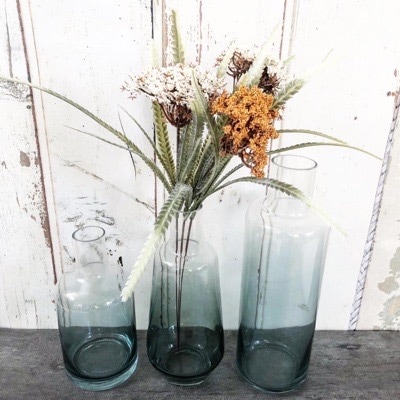 ブルーグラデのガラス瓶（高さ20.5㎝）