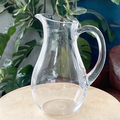 まるでガラス？だのに軽くって割れにくい！ミルクピッチャーM