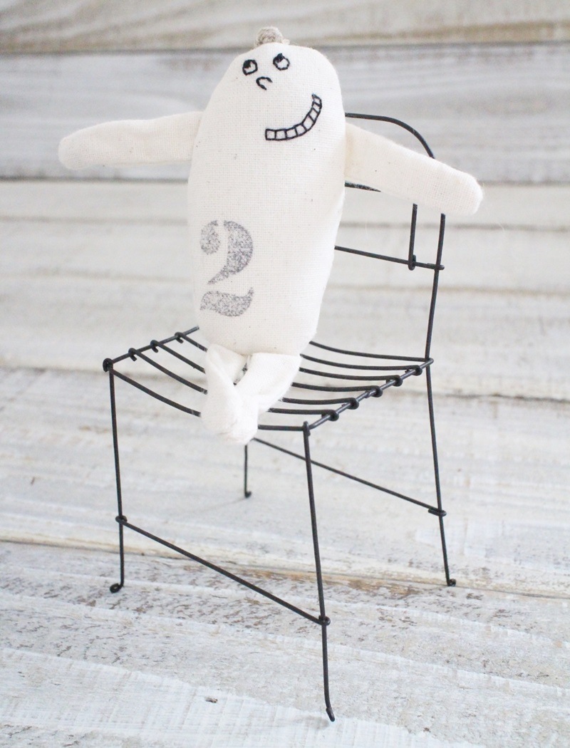 ワイヤーオブジェ(いすD)