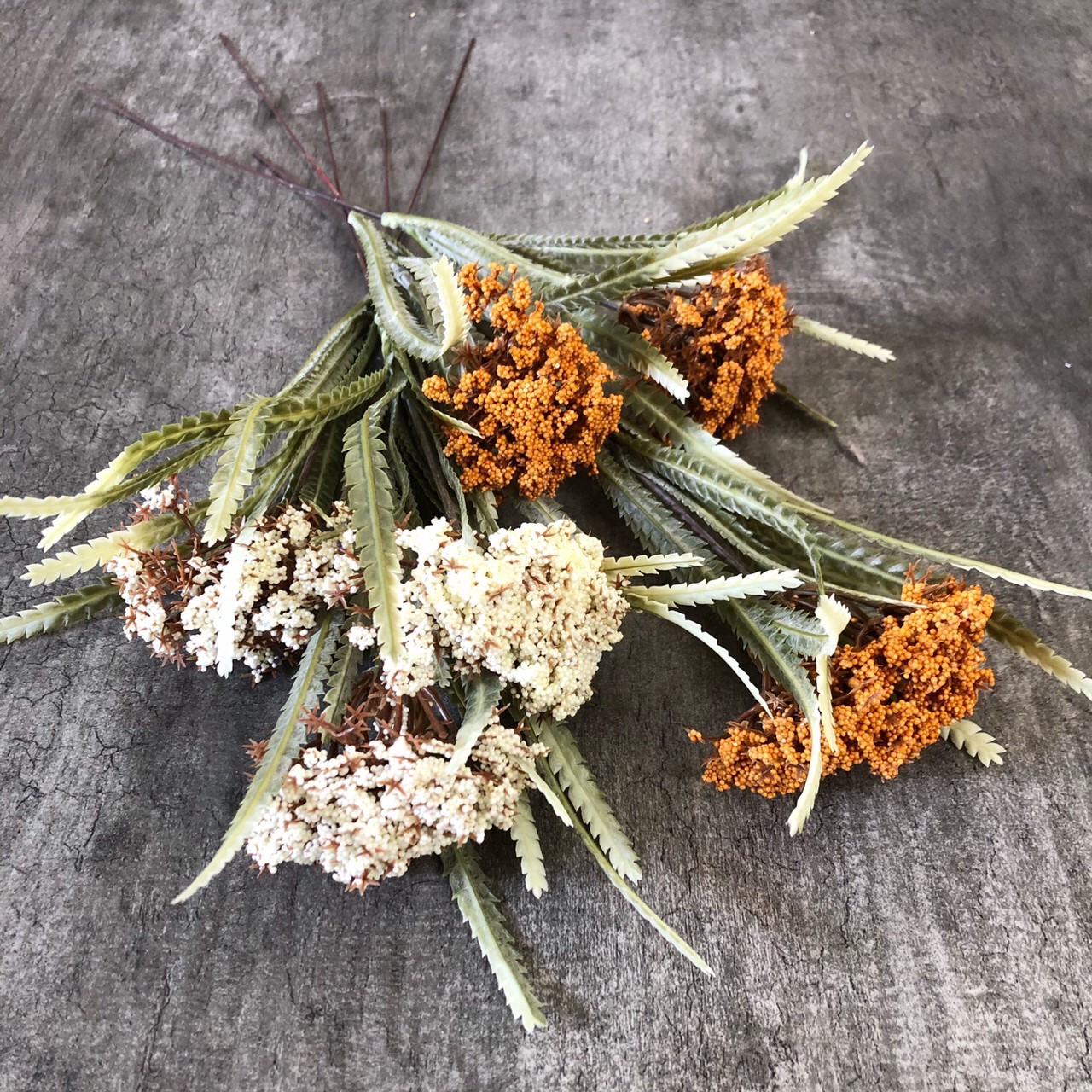 ゲジゲジ葉っぱのお花（ホワイト）