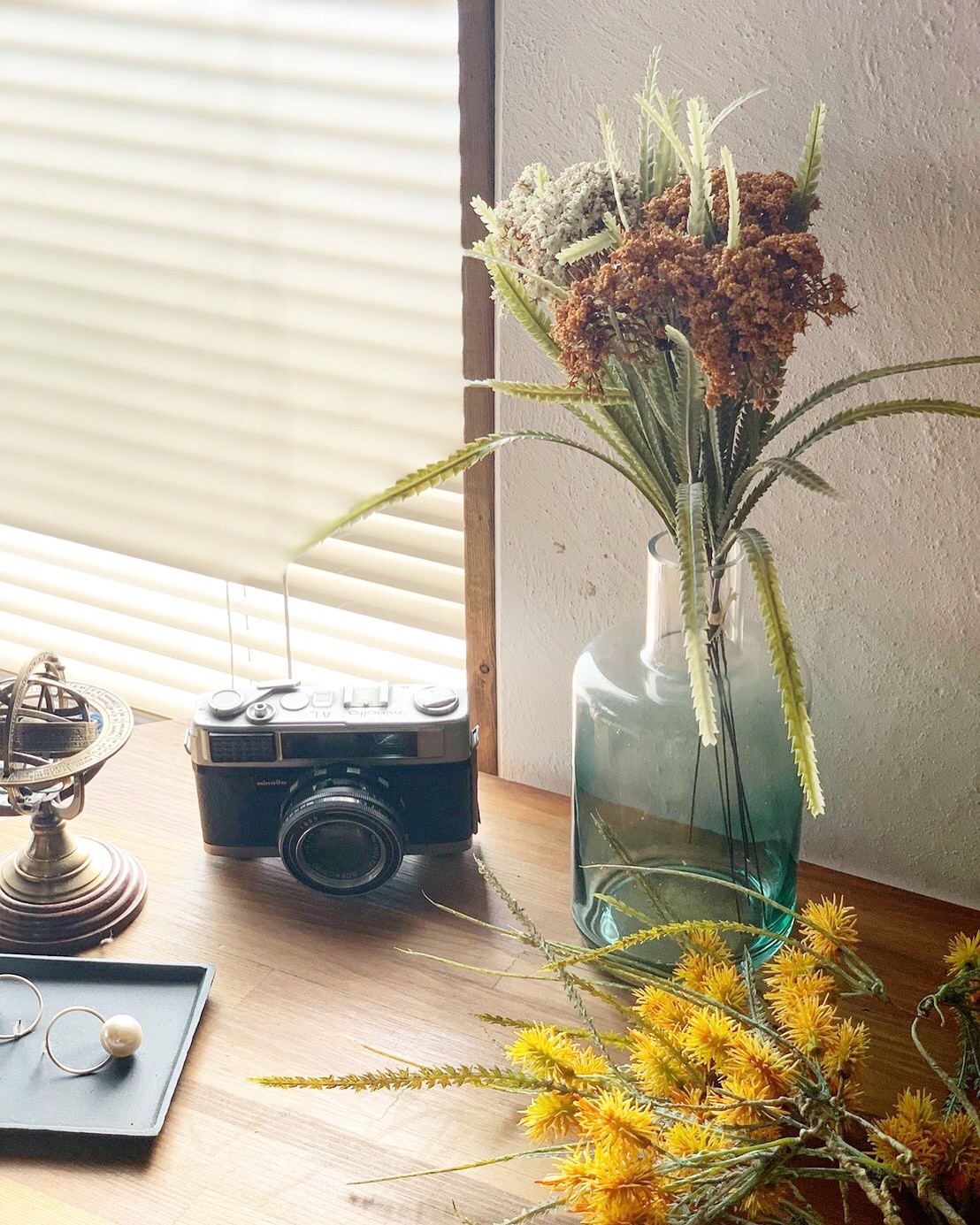 ゲジゲジ葉っぱのお花（ホワイト）