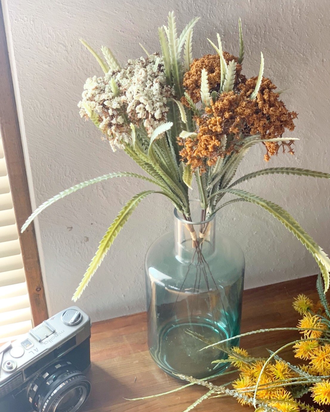 ゲジゲジ葉っぱのお花（ホワイト）