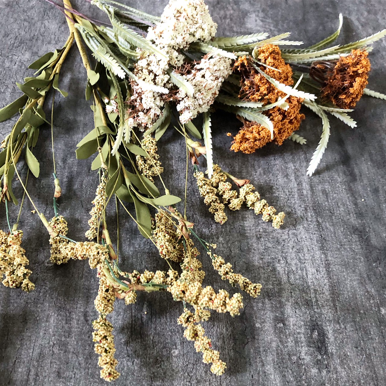 ゲジゲジ葉っぱのお花（ホワイト）