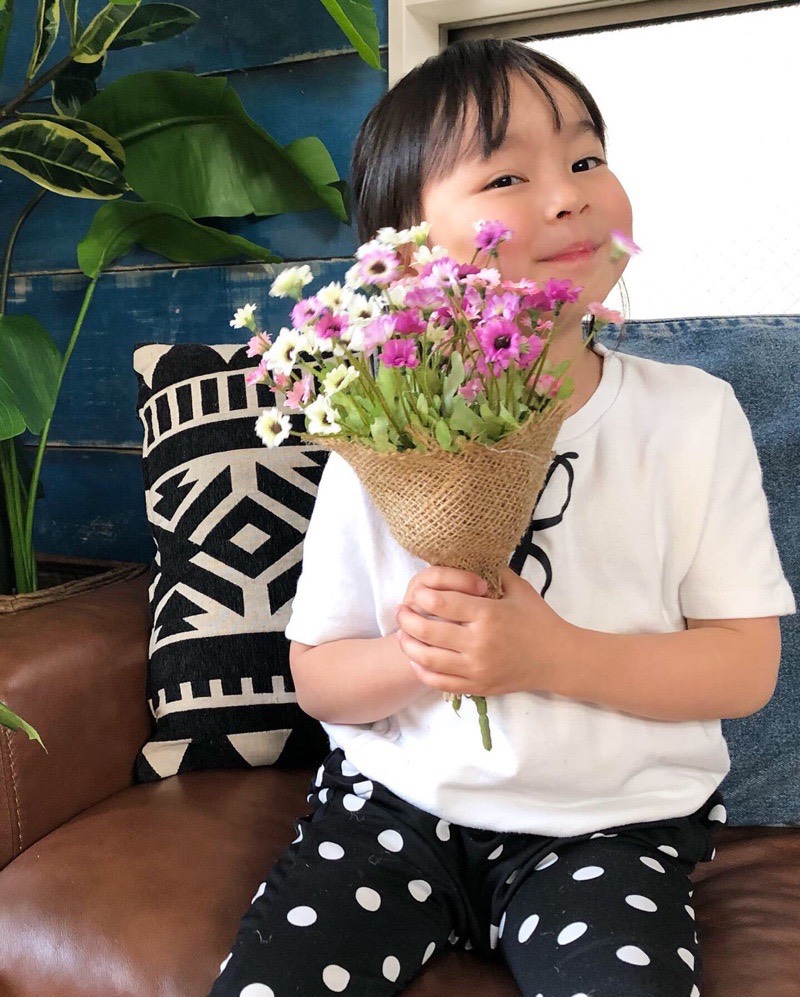 道端に咲く小花ブーケ（ピンク）