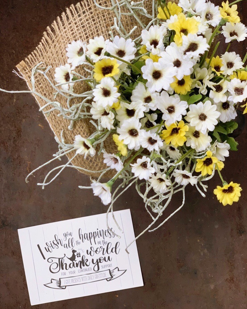 道端に咲く小花ブーケ（イエロー）