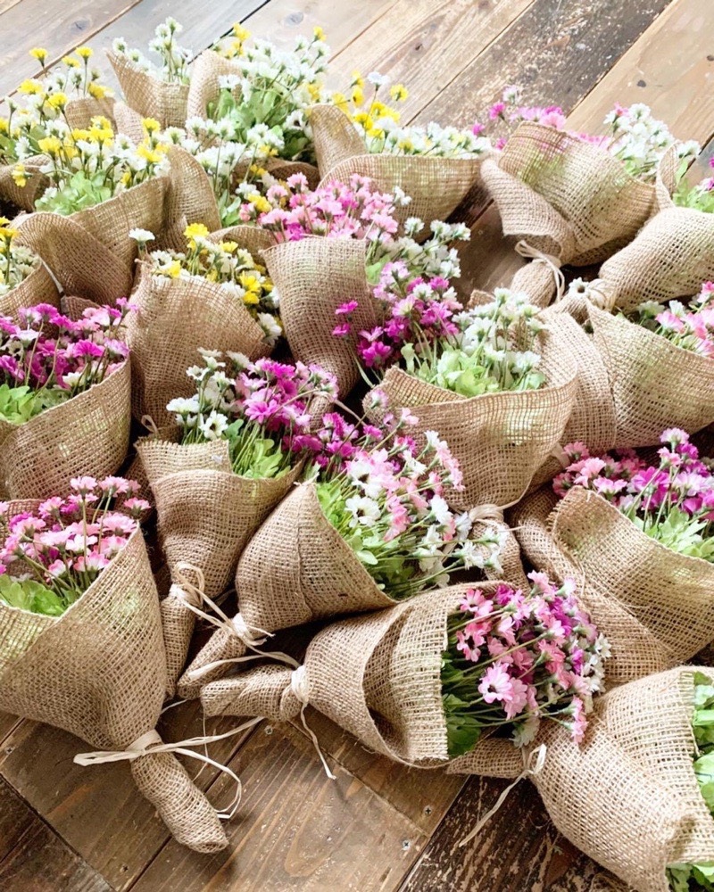 道端に咲く小花ブーケ（イエロー）