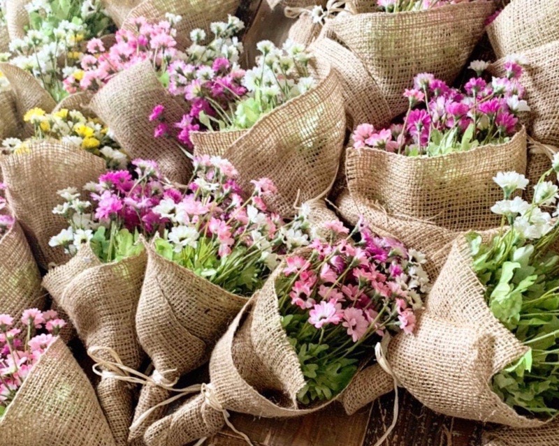 道端に咲く小花ブーケ（イエロー）