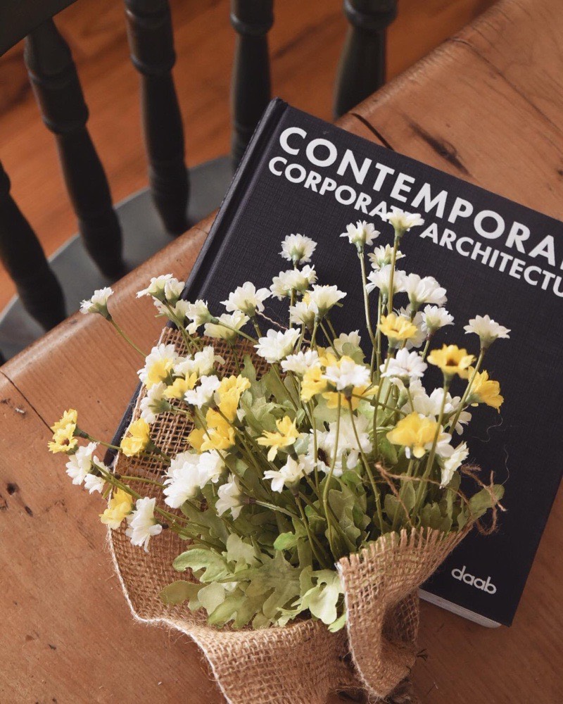 道端に咲く小花ブーケ（イエロー）