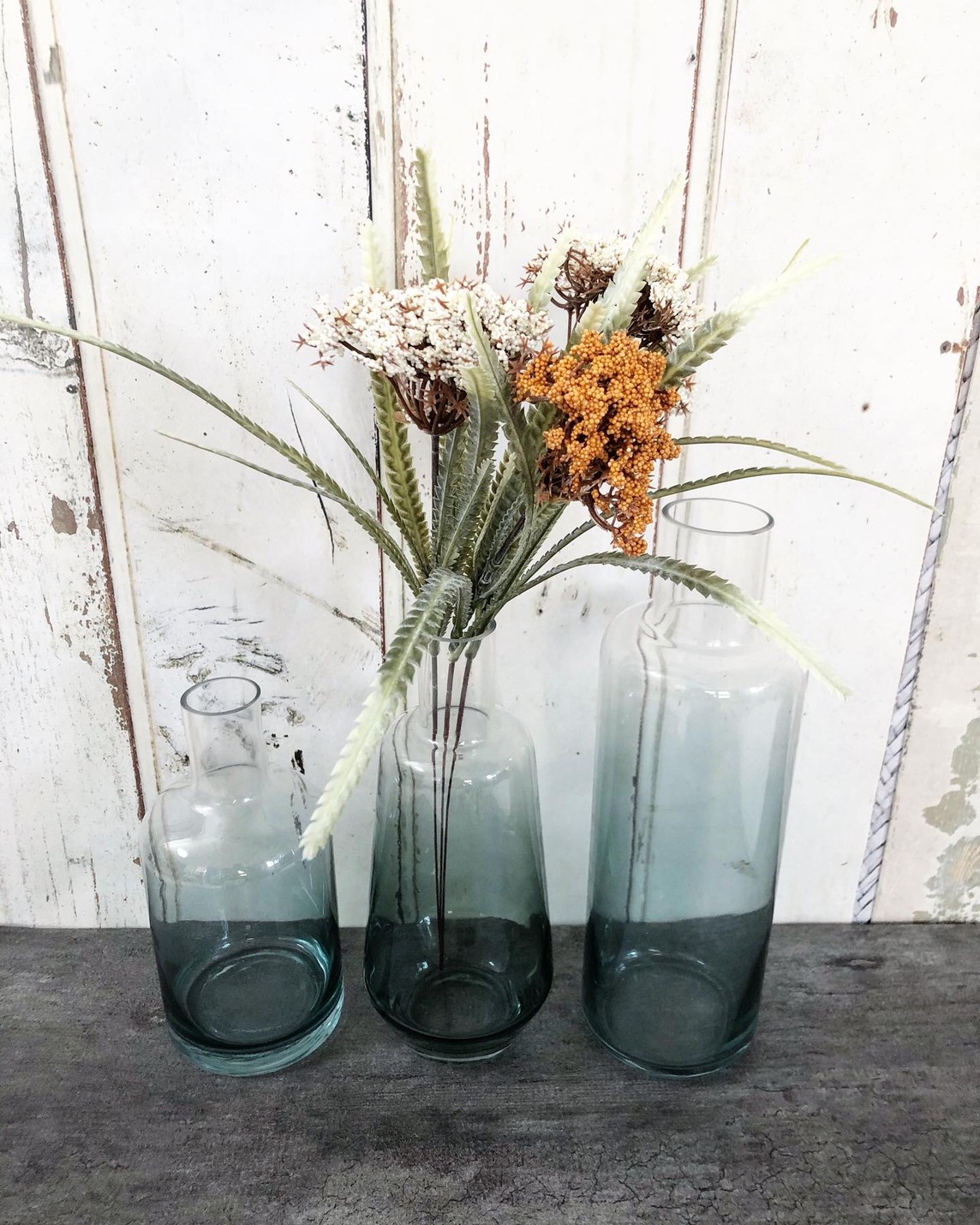 ブルーグラデのガラス瓶（高さ25㎝）